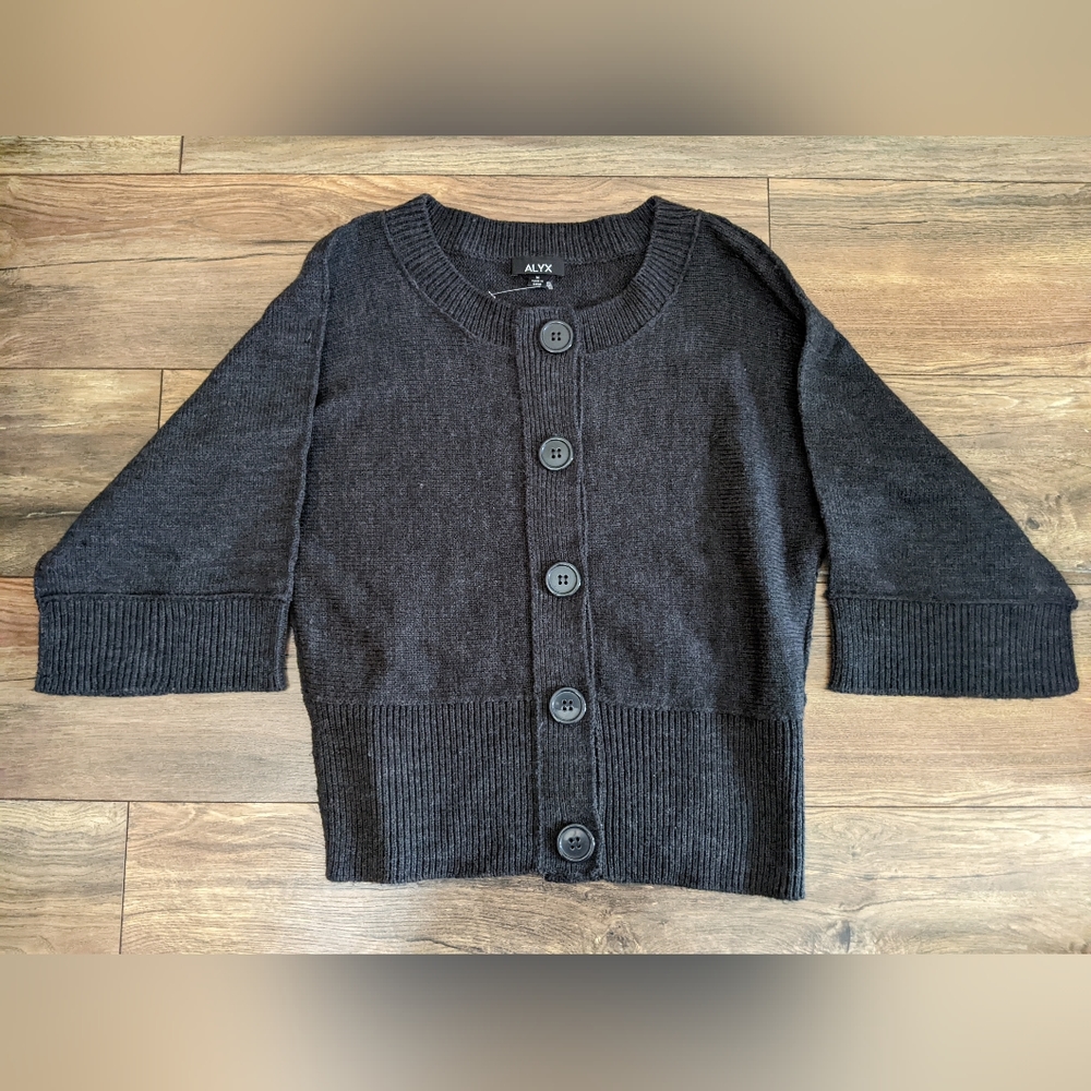 Cropped wide sleeve sweater